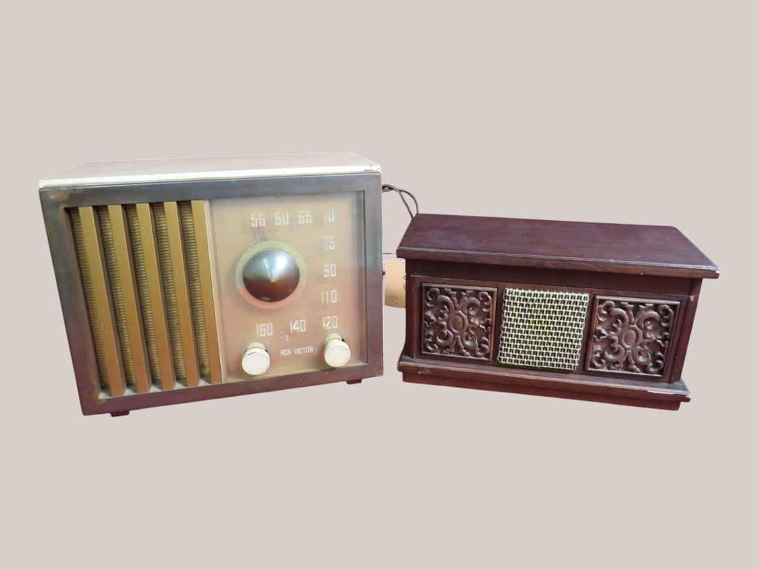 2 pcs- RCA Victor Radio and Ross Radio Cigar Lighter Console (1 of 9)