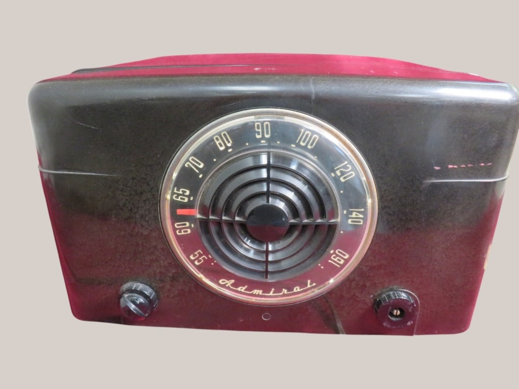 1940's Admiral 2 Radio/Phonograph Unit (1 of 5)
