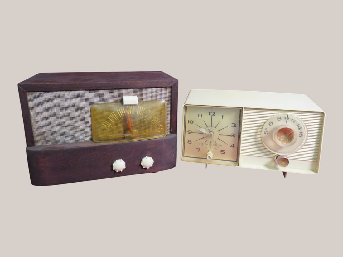 2 pcs- Emerson 541 and GE Clock Radio (1 of 8)