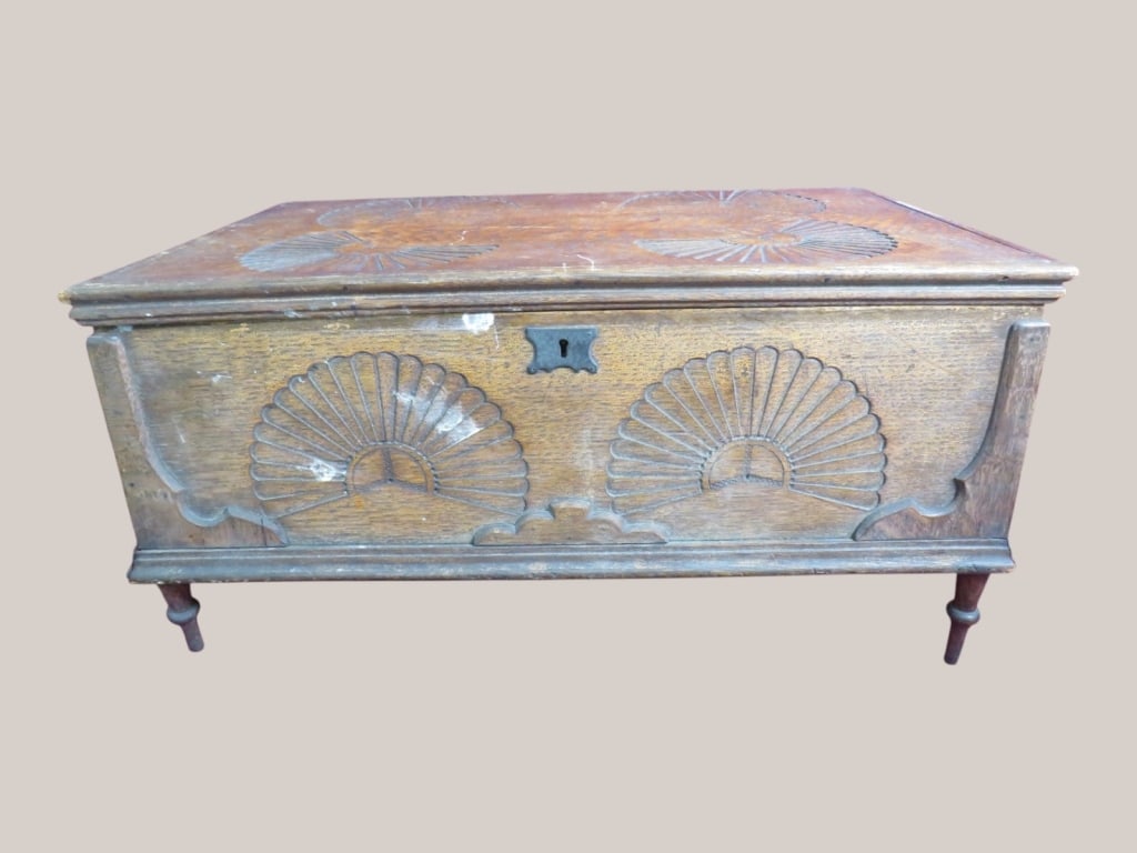 Oak Highly Carved Fan Motif Miniature Blanket Chest (1 of 7)