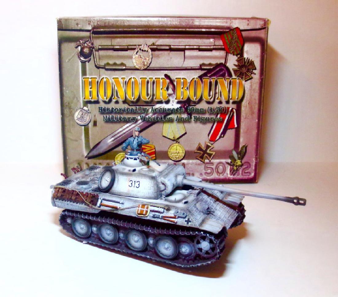 Honor Bound Winter Panther #HBO2: 3 pieces. Very good condition. Box very good.