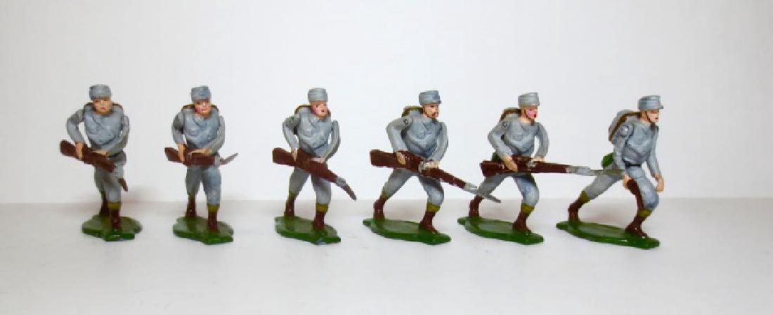 Comet Infantry Set: 6 pieces. Very good condition with a bit of paint wear. No box.