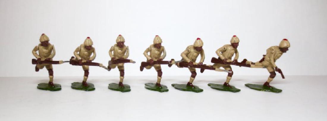 Comet Infantry Set: 7 pieces. Very good condition with a bit of paint wear. No box.