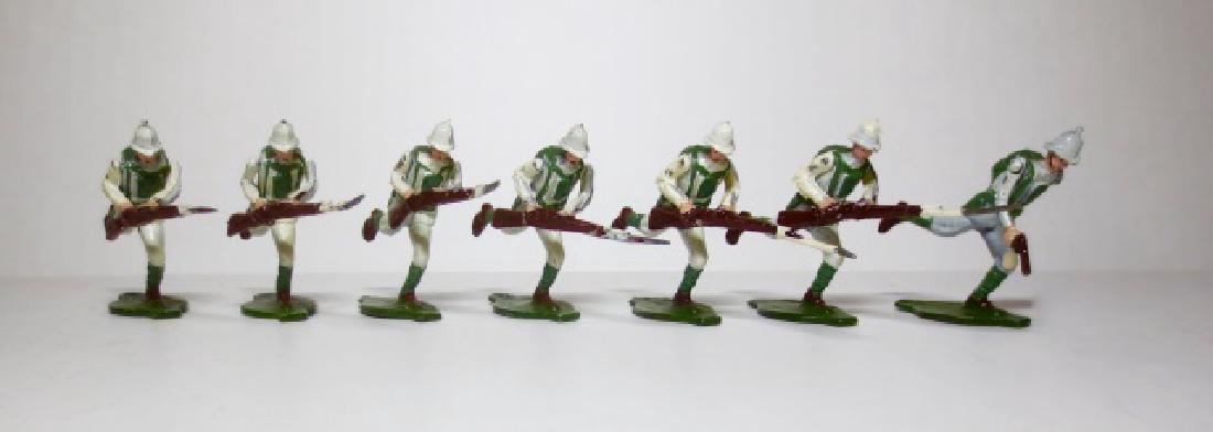 Comet Infantry Set: 7 pieces. Very good condition with a bit of paint wear. No box.