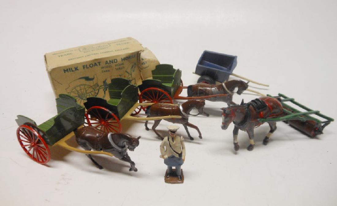 Britains Farm Vehicles, Milk Cart: With original box. Two additional unboxed milk carts. A farm roller, and a rubber tire cart. All Post War. 6 pieces. Condition very good.