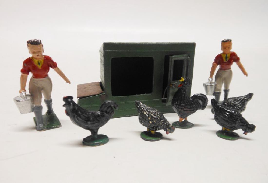 Crescent Hen House with Poultry (1 of 1)