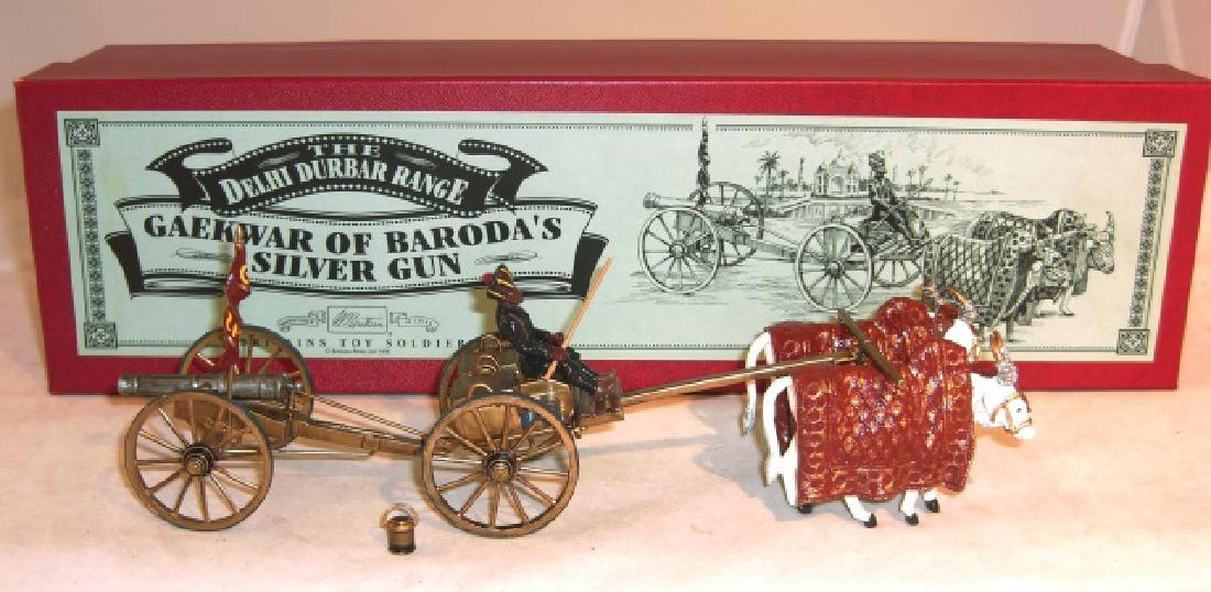 Britains Delhi Durbar Collection #00141 Gaekwar: #00141 Gaekwar of Barodas Silver Gun; driver & caisson one piece; 5 pieces including 2 oxen, gun, caisson & separate bucket; in packing box; excellent in excellent box