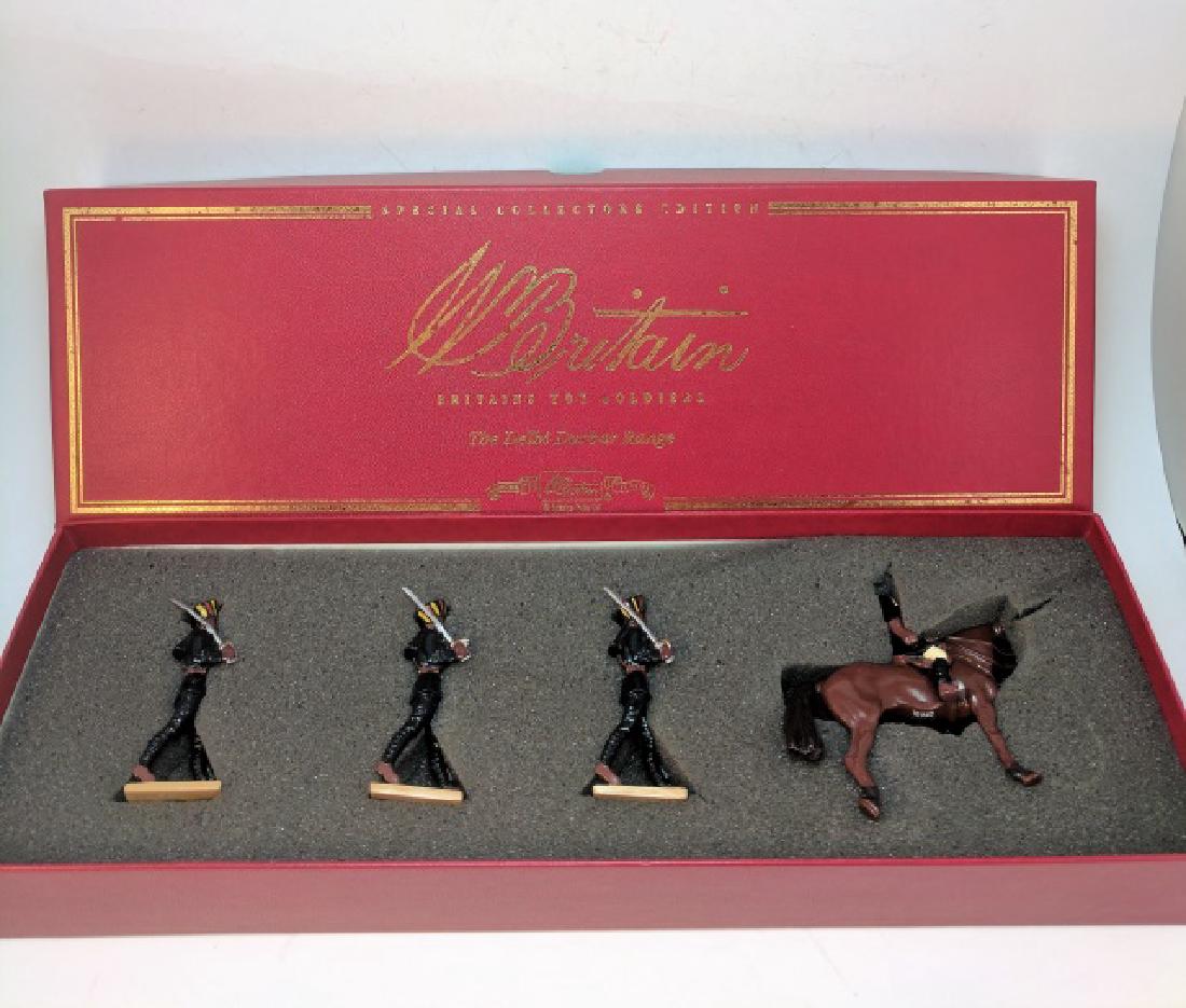 Britains 00142 Officer & Gun Crew: 4 Pieces Condition Excellent Box Excellent
