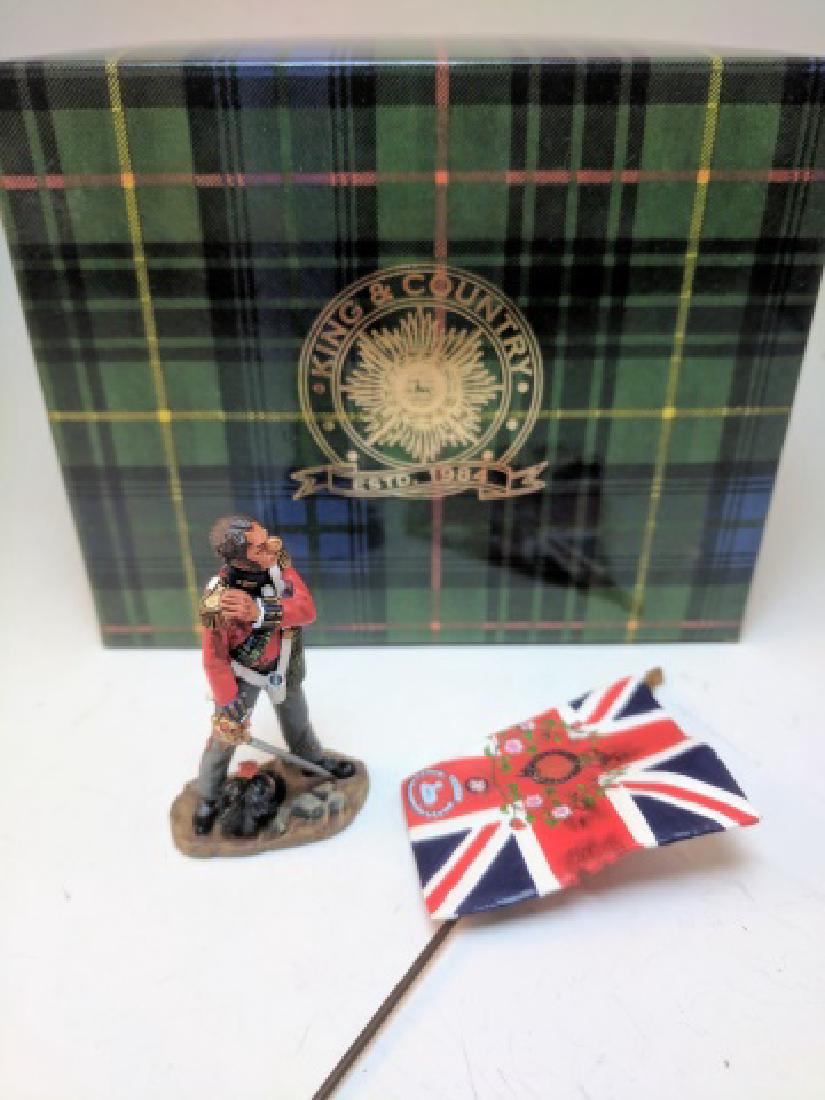King & Country NA53 Officer with Flag: 2 Pieces Condition Excellent Box Excellent