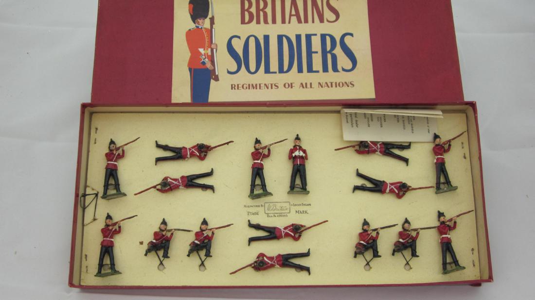 Britains Set # 2086 West Surrey Regiment firing (1 of 1)