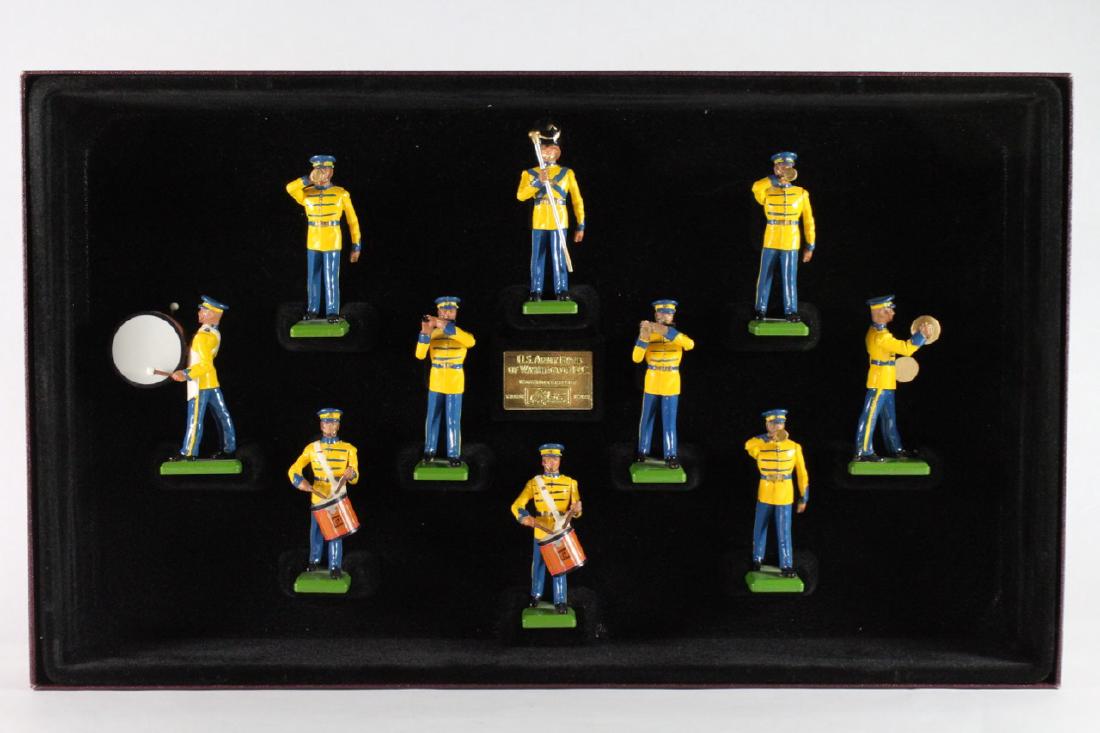 Britains Set #5391 US Army Band of Washington DC: Pershings Own Famous Yellow Jackets Near Mint Near Mint Box 10 Pieces