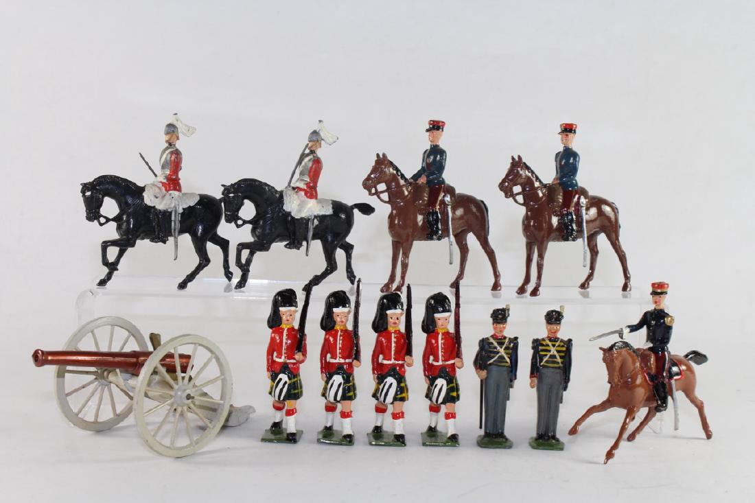 Britains Infantry Cavalry And Waterloo: Cannon Crew Excellent Condition With No Box 12 Pieces