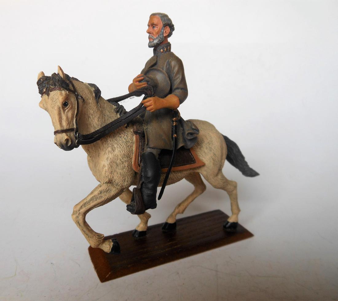 Robert E. Lee mounted: Post War. Composite material. 60 mm scale. Condition excellent.