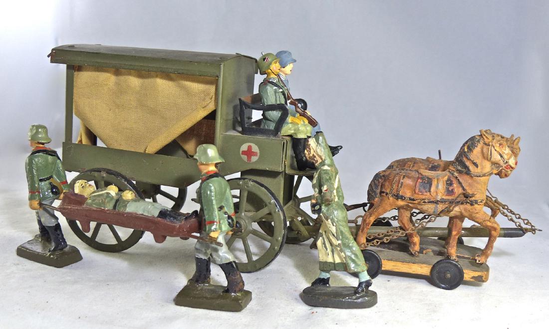 Hausser Ambulance Wagon with 6 Figures (1 of 1)