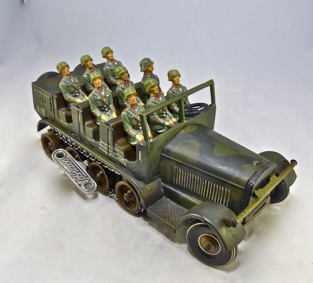 Tippco Half-Track with 9 Soldiers and Key (1 of 1)