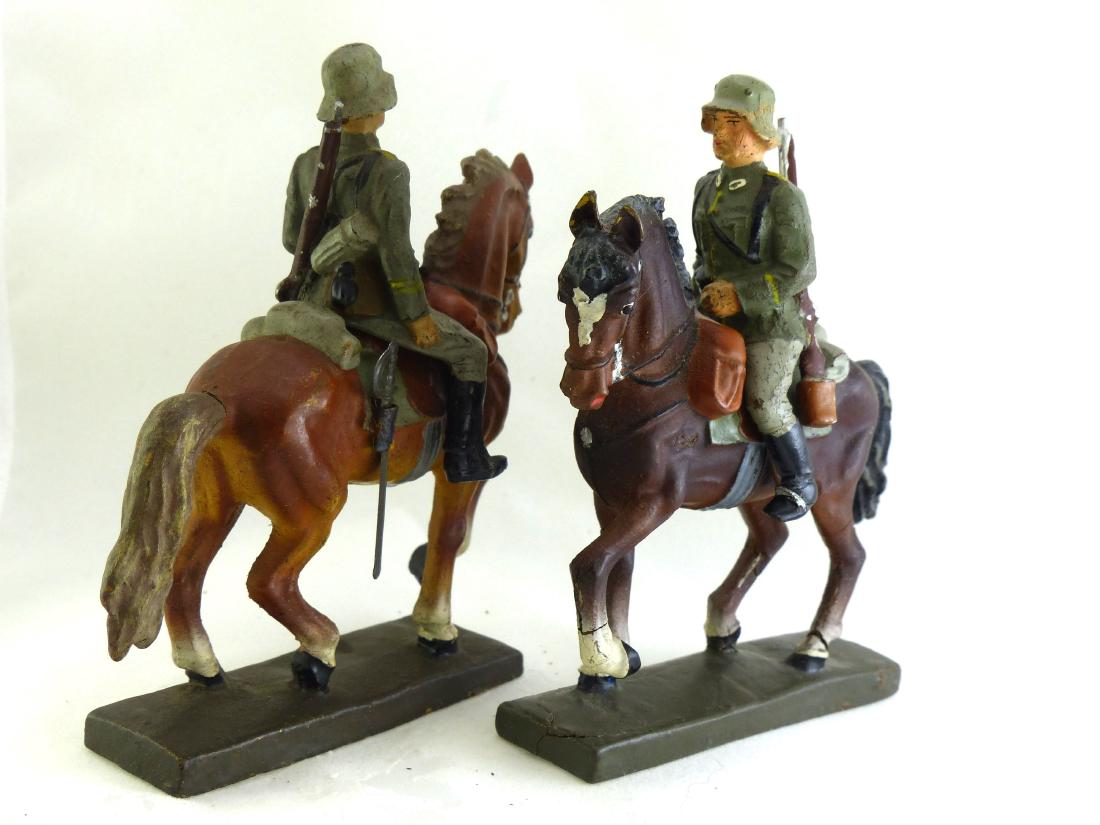 Lineol 2 Last Version German Cavalry Riders: Note the slung rifle is fitted with a leather boot to secure it. The rifle is a carbine style. Horses with a couple of thin minor leg cracks and excellent paint. Note one horse fitted with saber on th