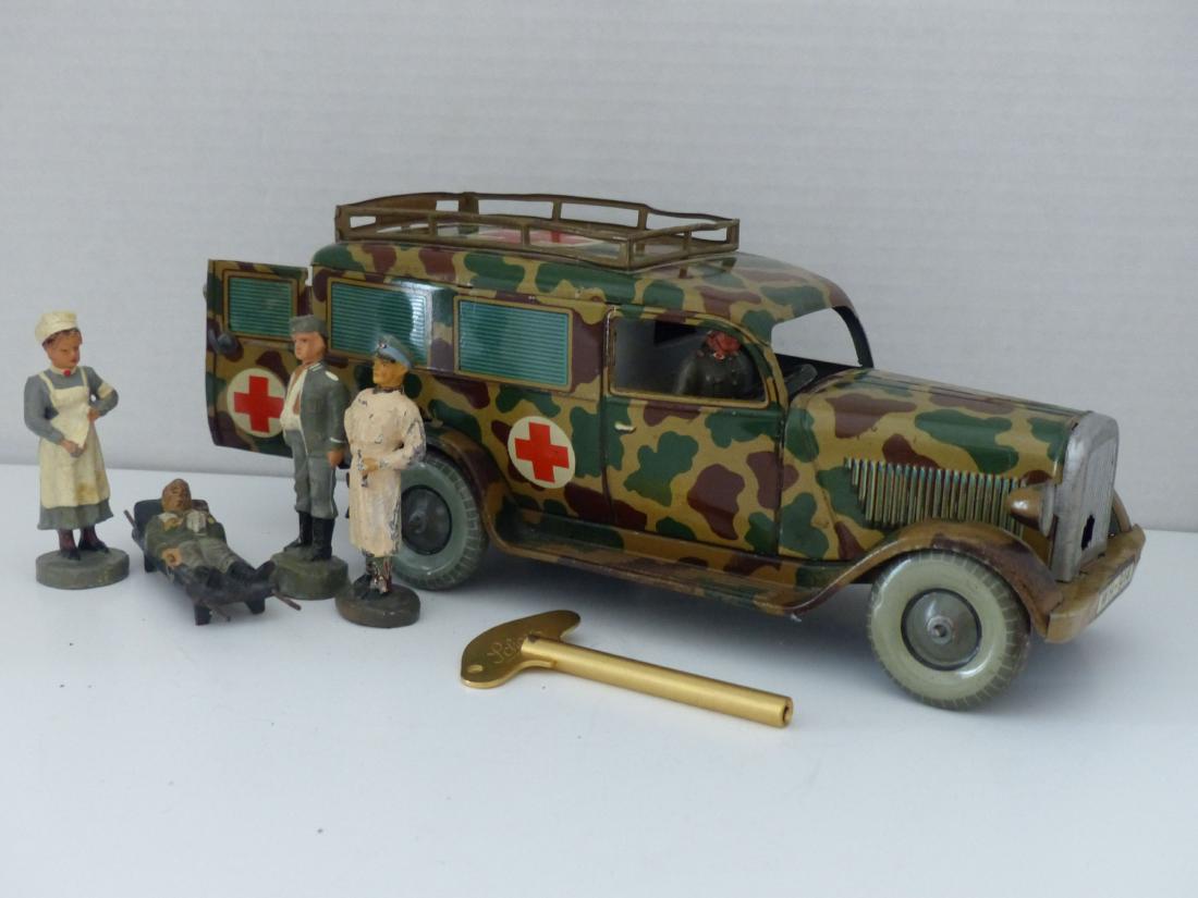 Tippco Ambulance Driver with 4 Medical Figures (1 of 1)