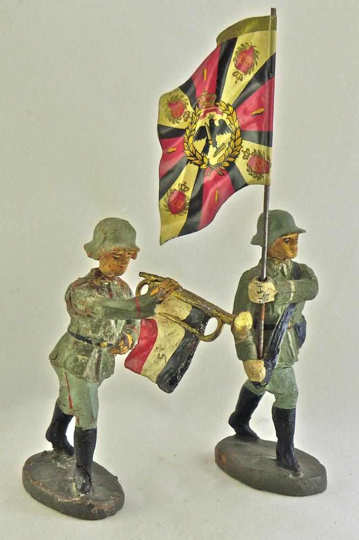 Elastolin Traditional Flag and Fanfare Trumpet (1 of 1)