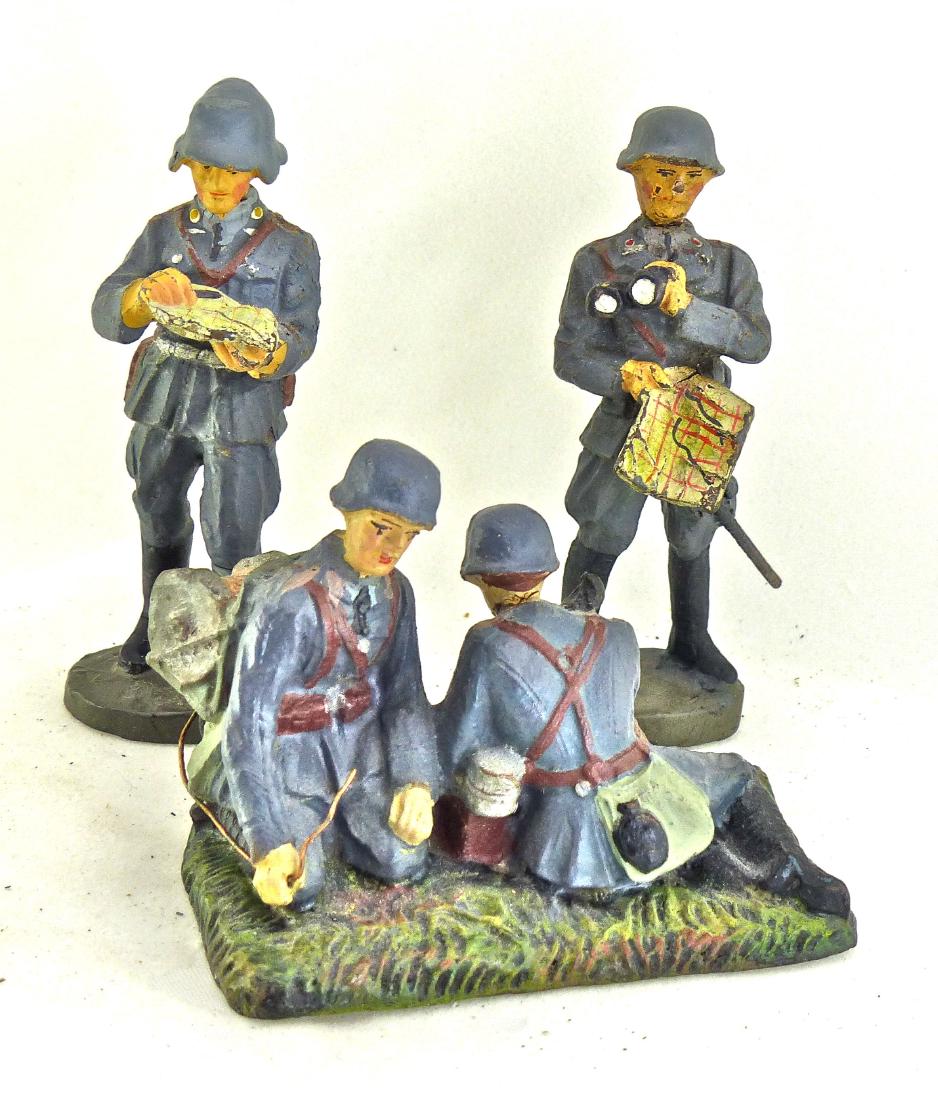 Elastolin 3 Luftwaffe 2 Officers 1 Phone/ Cable (1 of 1)