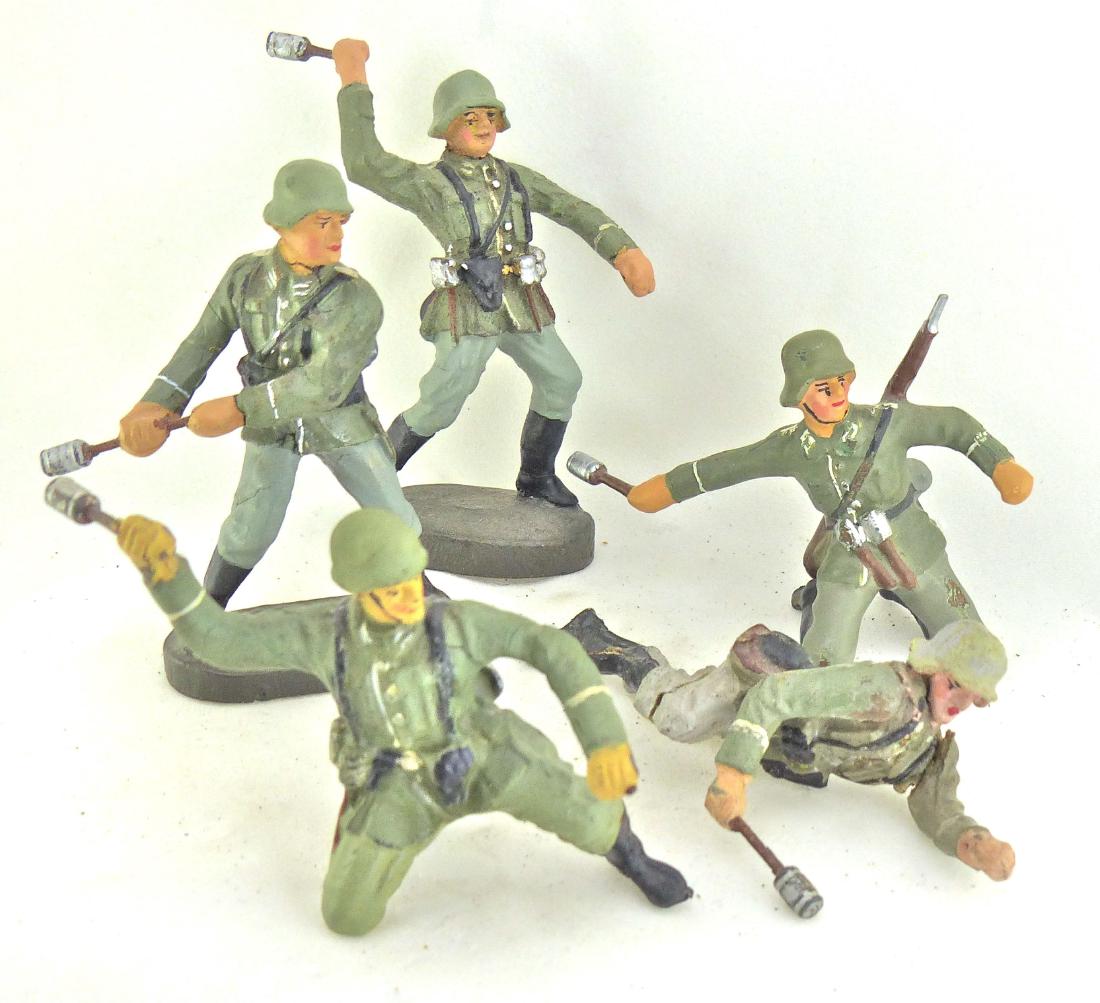 Elastolin Lineol 5 Combat German Soldiers (1 of 1)