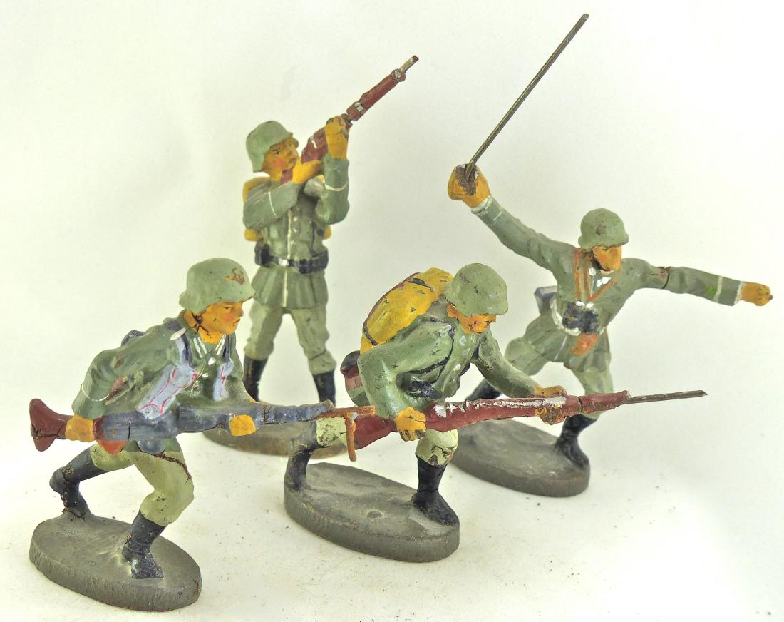 Elastolin 4 German Soldiers Combat: Few small cracks with just some light wear. Faces and paint quality all very good to excellent. 4 Pieces. 7 cm. Soldier without machine gun ONLY made 1939-40. Firing skyward 1938-40. Others made about
