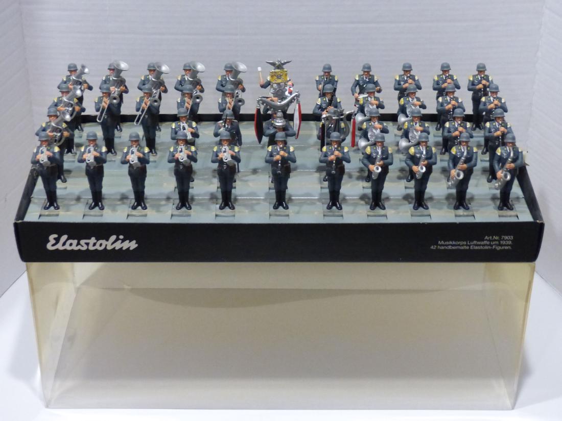 Preiser MIB 1939 Luftwaffe Standing Band Post War (1 of 1)
