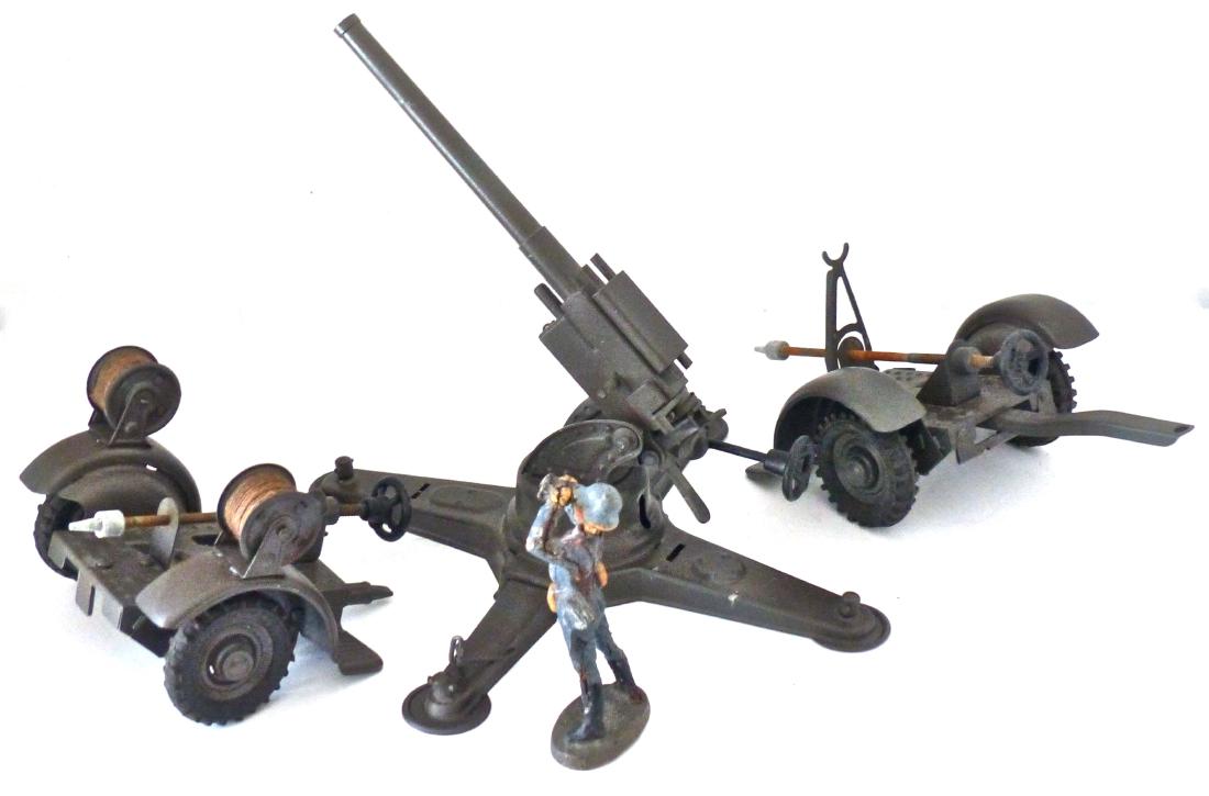 Hausser Postwar 88 1 Luftwaffe with Binoculars (1 of 1)