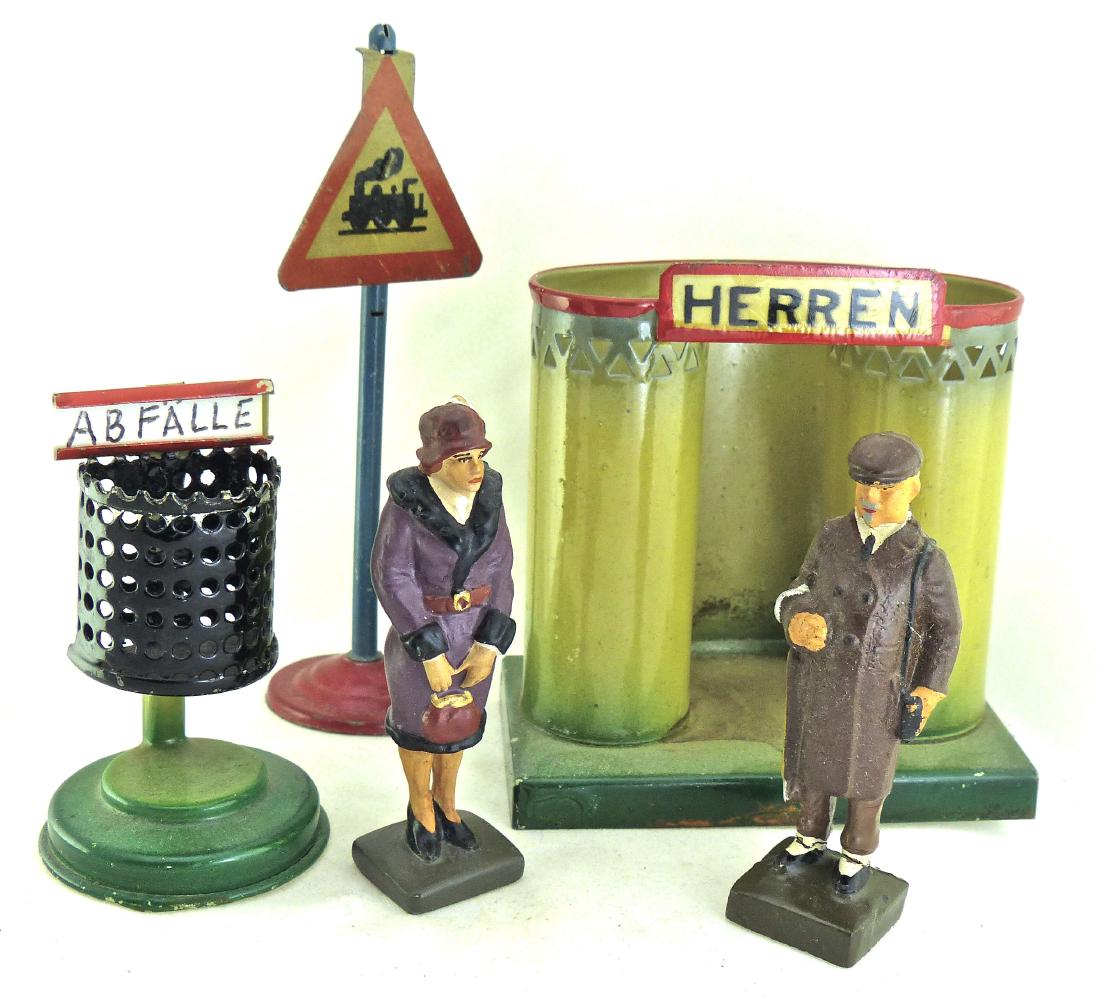 Kibri Toilet Trash Can Krock Lineol 2 Civilians (1 of 1)