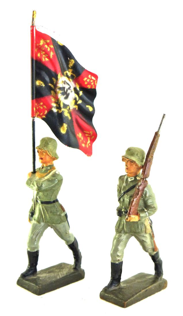Lineol Traditional Flag Cuirassier March: The scarce spray painted Dragoon (Cuirassier-Heavy Cavalry) traditional flag has no chips or apparent wear. Flag bearer has no cracks or apparent wear. Soldier with rifle has small partial crack to ri