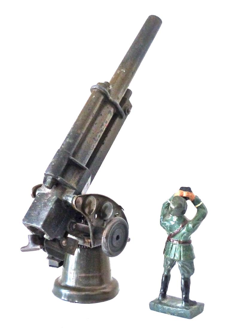Lineol Durso AA Gun Soldier with Binoculars: Cannon is part of lineol 88. Still rotates around base but will not cock and fire. Subtle gray/ green paint with light wear. Durso German soldier with no cracks and good paint. 2 pieces. 7.5 cm. made 