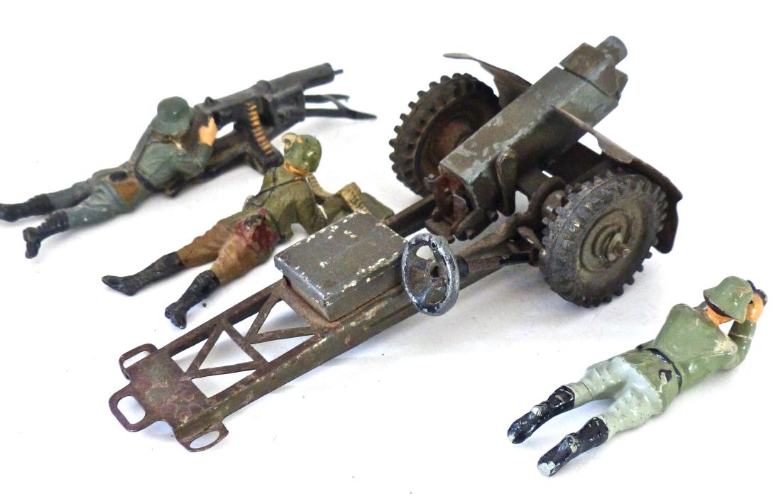 Elastolin Light Field Howitzer 3 Germans 1 with MG: Gun shows moderate wear to paint. It can be cocked and fired and the barrel raised lowered. Complete with no parts missing. Lineol machine gunner and 2 Elastolin figures all show some touch-up with no