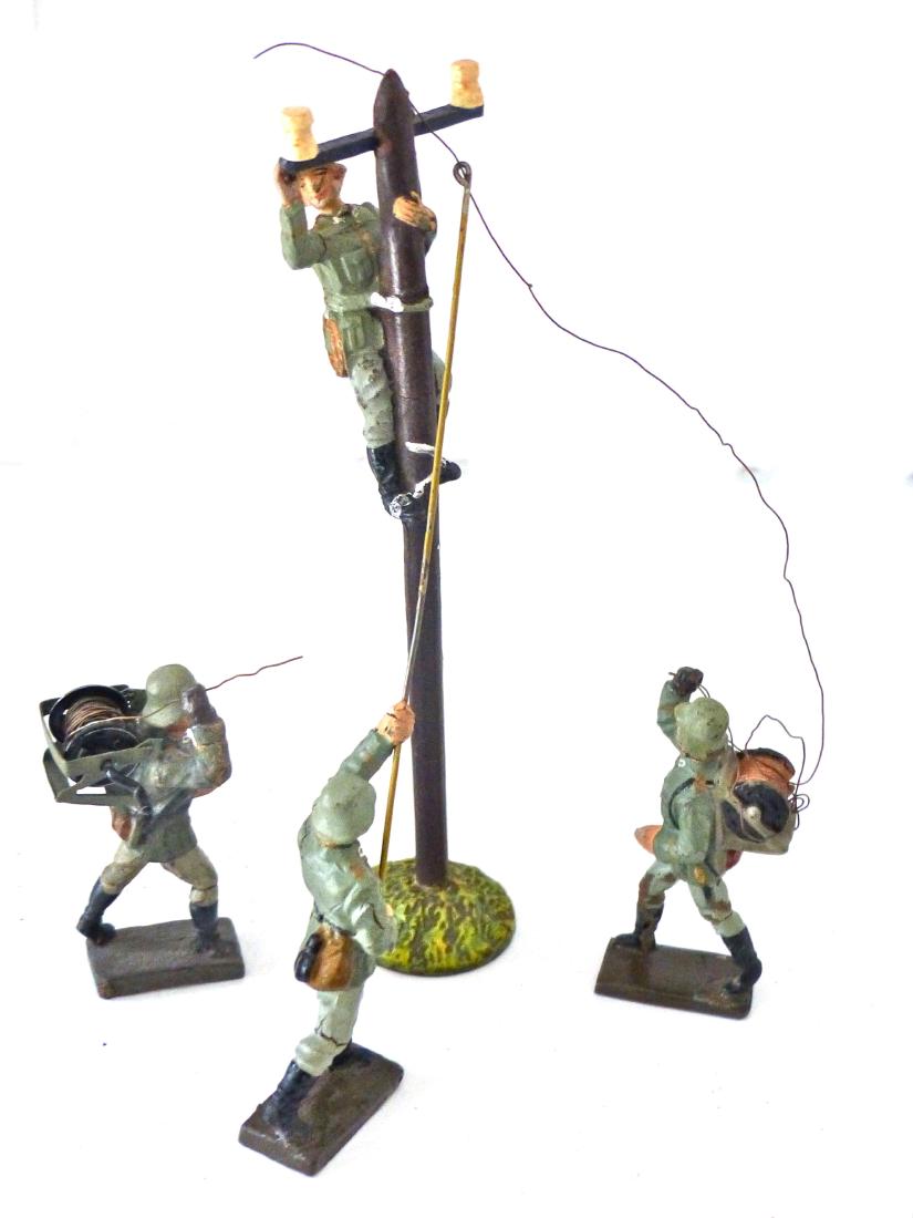 Lineol German Signal Corps Pole Spools Stringing (1 of 1)
