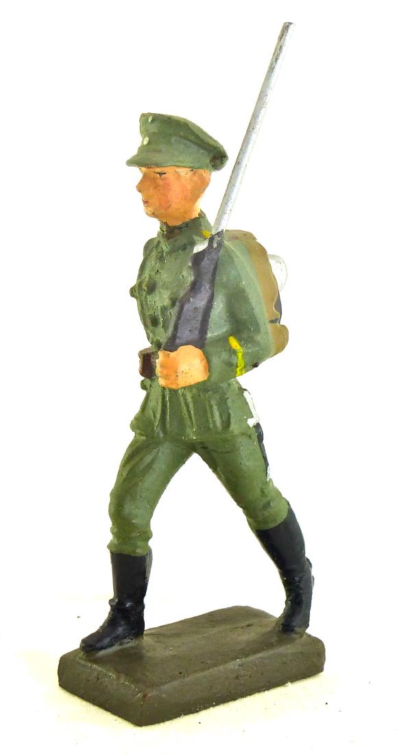 Lineol Russian Soldier with Rifle Very Scarce: Thin partial neck crack with hardly any wear. Excellent face and paint quality. 1 Piece. 7.5 cm. Very Scarce. Made about 1935-39. Excellent.