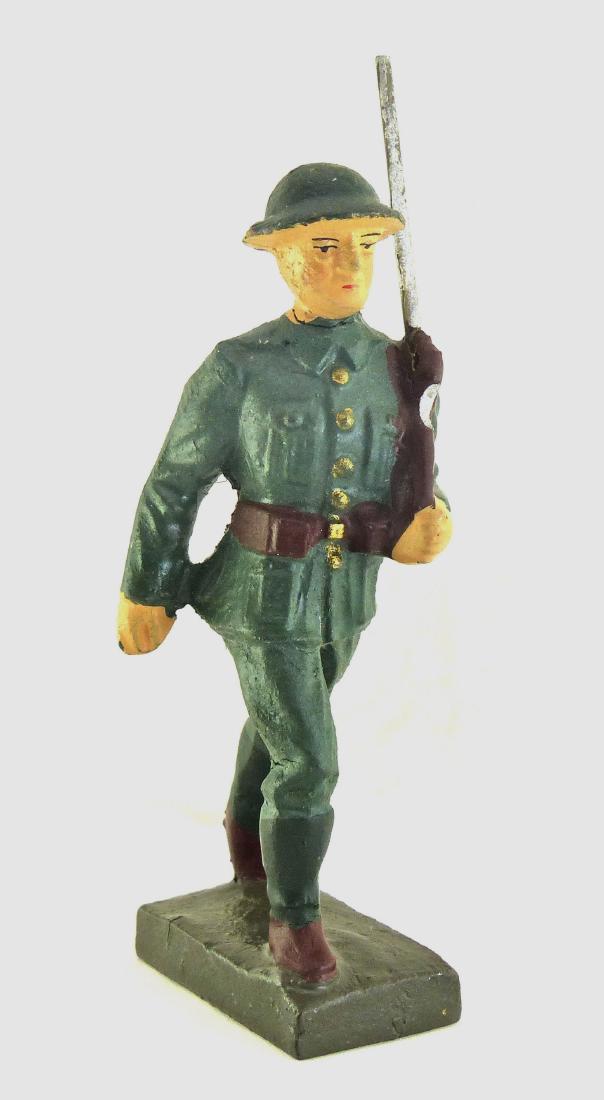 Lineol Scarce Soldier of Holland with Rifle: No cracks and hardly any wear. Excellent face and paint quality. Lineol used a English style helmet for the Dutch soldiers. 1 Piece. 7.5 cm. Made about 1934-39. Excellent.