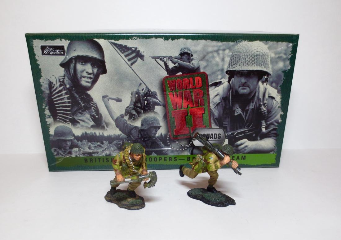 Britains World War II Squads #17143: British Paratroopers - Bren Gun Team. 2 pieces. Excellent condition. Box excellent.
