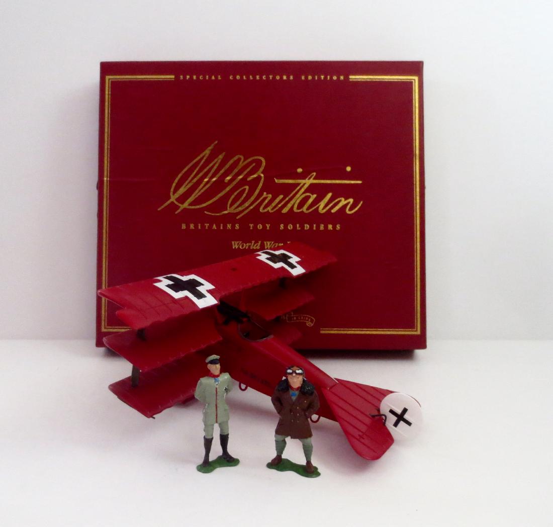 BRITAINS WW1 FOKKER DR 1 WITH MANFRED & LOTHAIR (1 of 1)