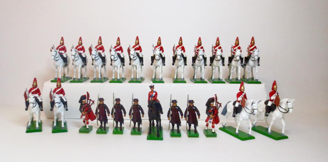 Britains Queen Elizabeth and Assorted Troops (1 of 1)