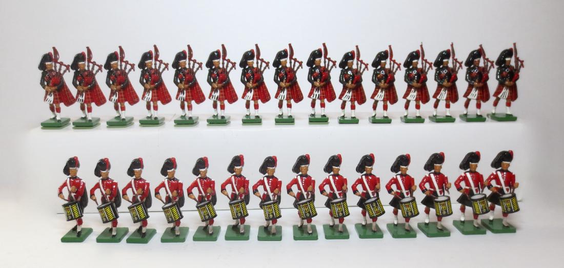 Britains Highland Pipe and Drum Assortment (1 of 1)