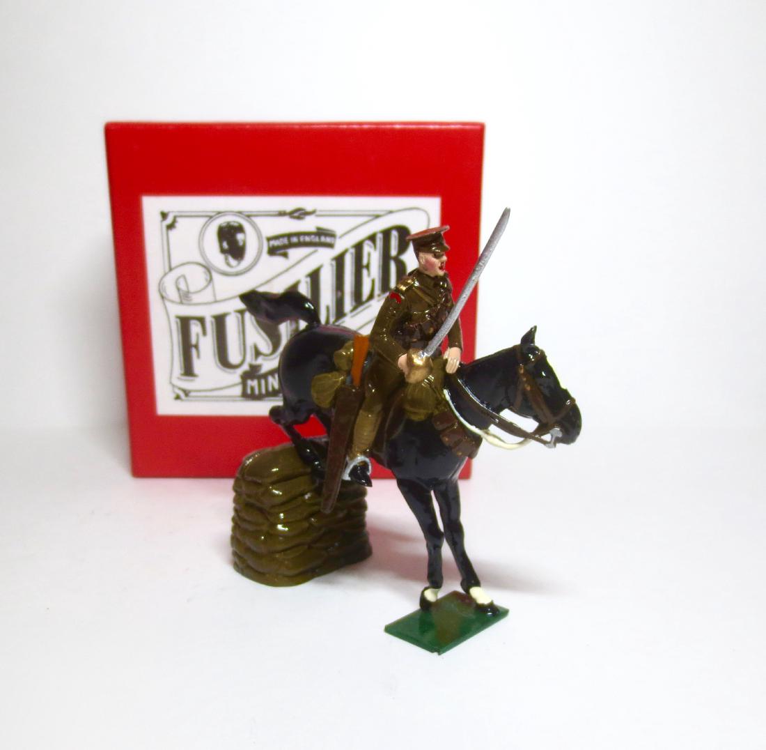 Fusilier WWI Cavalry Officer with Sword Jumping: 3 pieces. Excellent condition. Box very good.