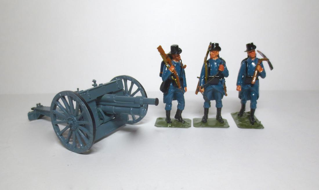 Maker Unknown Soldiers and Cannon Assortment (1 of 1)