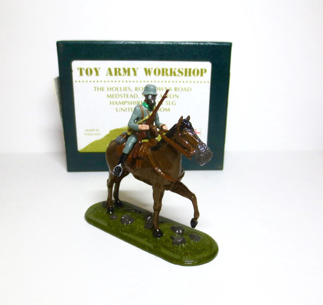 Toy Army Workshop German Cavalry Gas Mask Set (1 of 1)