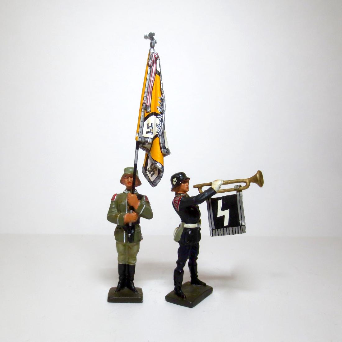 Lineol Lead Cast WW2 German Bugler & Flag bearer (1 of 1)