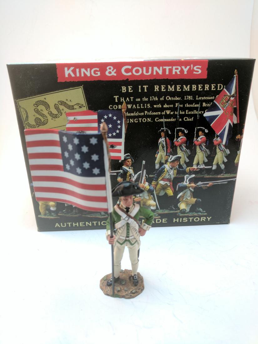 King & Country AR 051 Flag Bearer: 2 Pieces Condition Excellent Box Excellent
