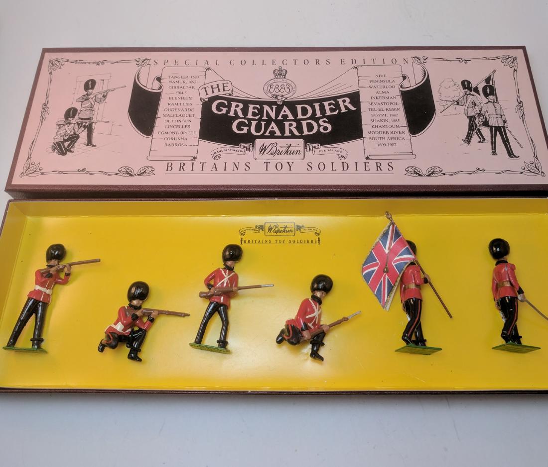 Britains 8810 Grenadier Guards (1 of 1)