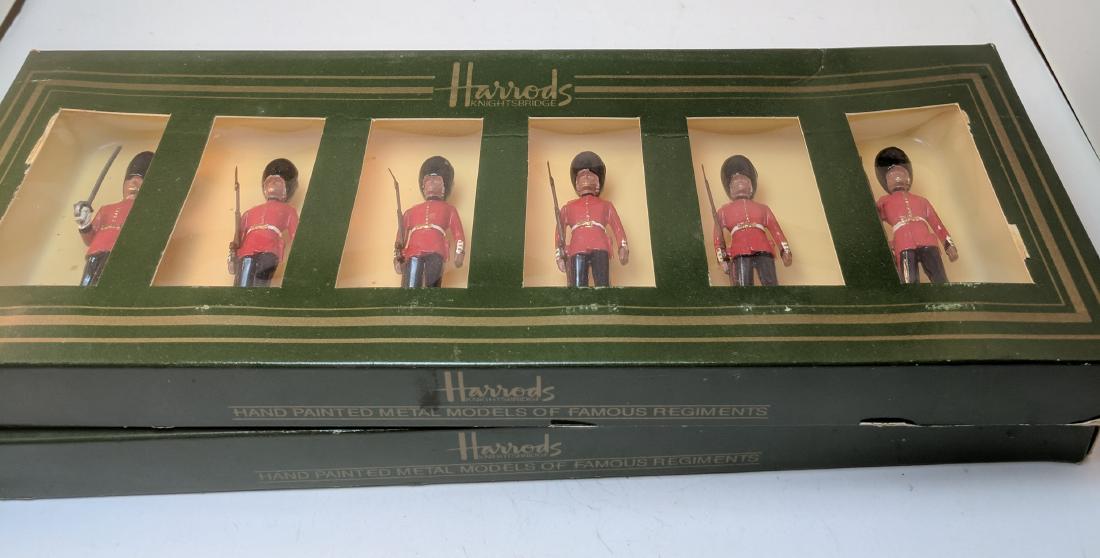 Britains 7238 Harrods Scot Guards with Officer (1 of 1)
