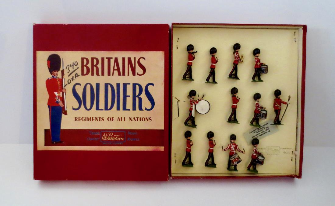 Britains Set #2108 Welsh Guards Drums & Fifes (1 of 1)