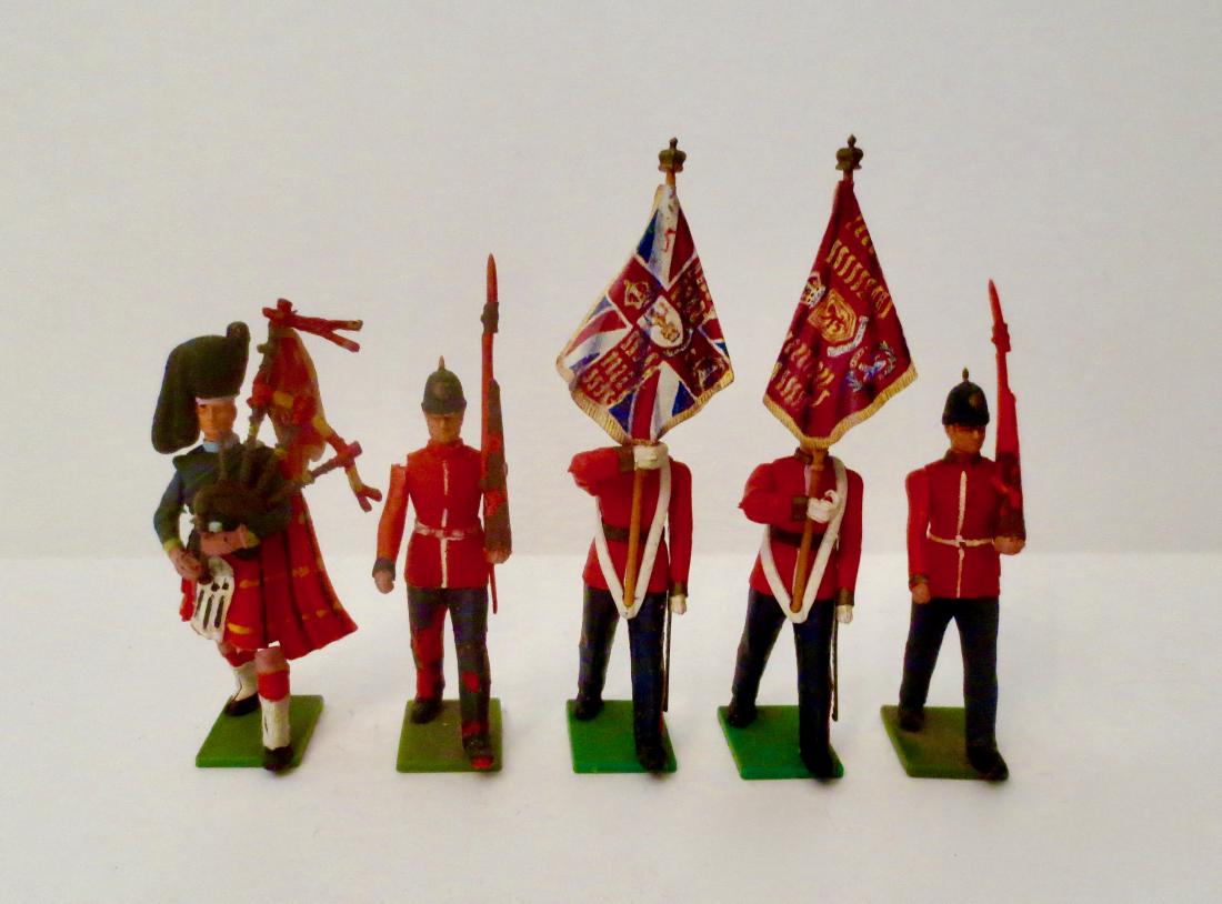 Britains Eyes Right Plastic Colour Guard (1 of 1)