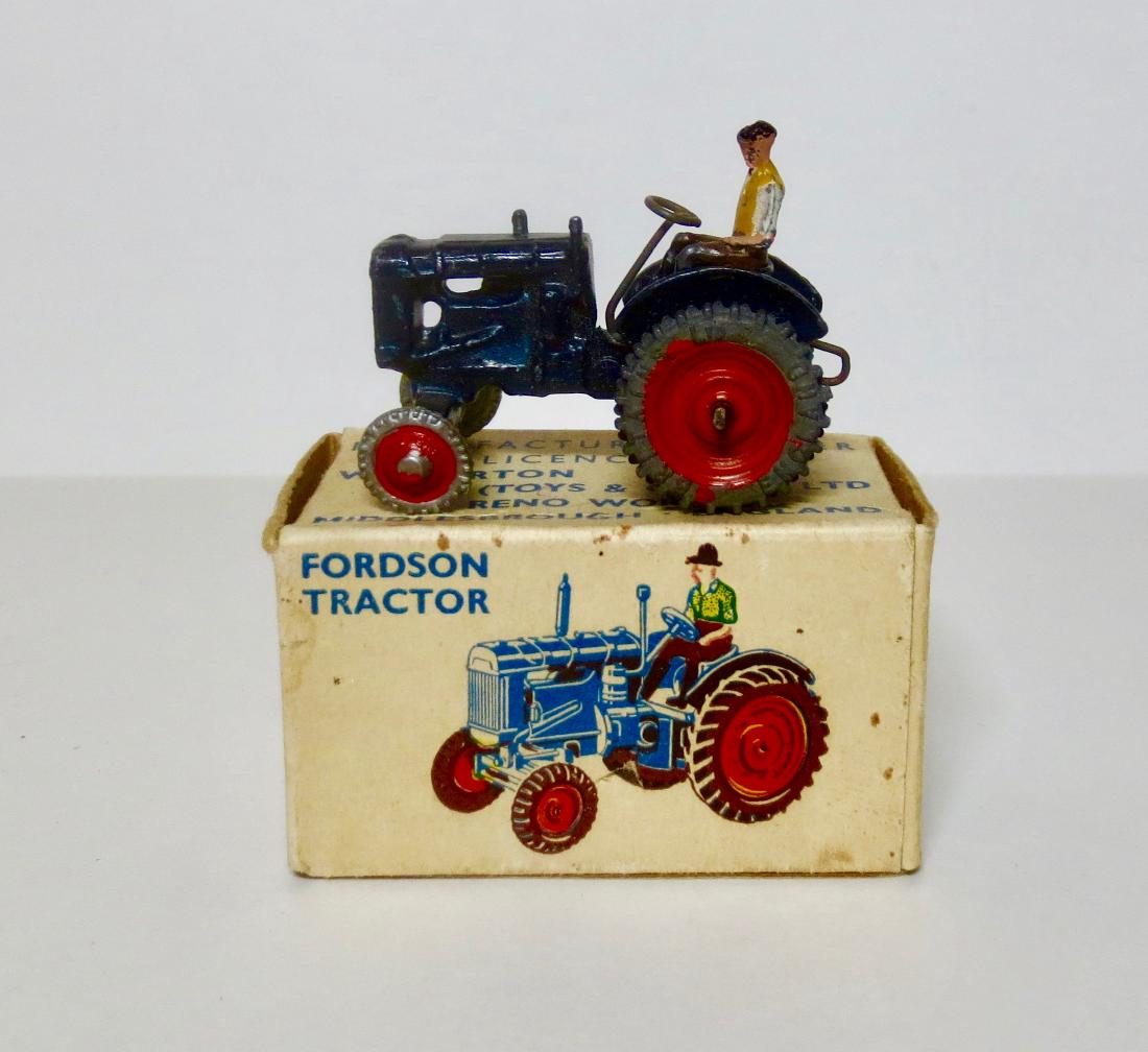Britains Set #LV/604 Lilliput Fordson Tractor (1 of 1)