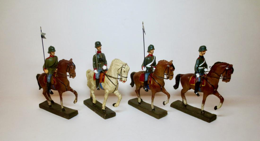 Lineol Cavalry Set: 8 pieces (4 horses and 4 riders). 75 mm scale. Very good condition with some wear and a few cracks. No box.