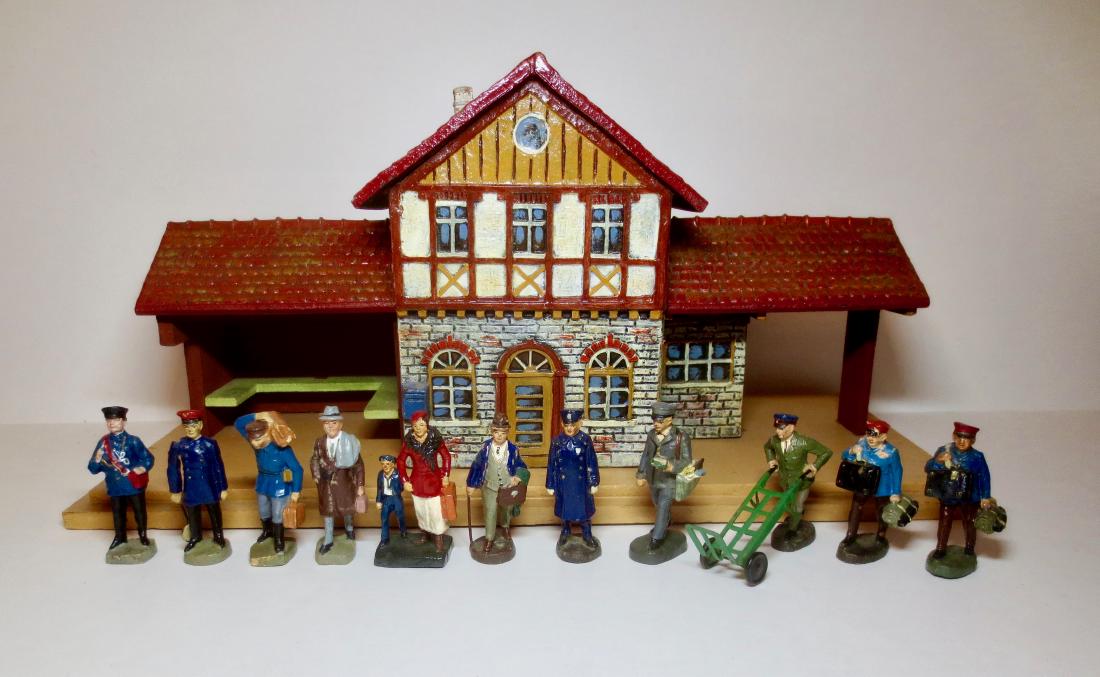 Hausser Railway Station with Elastolin Figures (1 of 1)